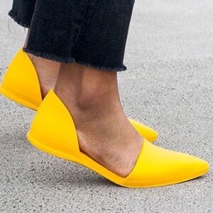 Super cute pointed toe Native flats